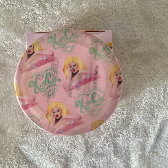 Kim Chi Chic Puff Pass Makeup Set and Bake Powder - New with Box/Sealed - Picture 6 of 6